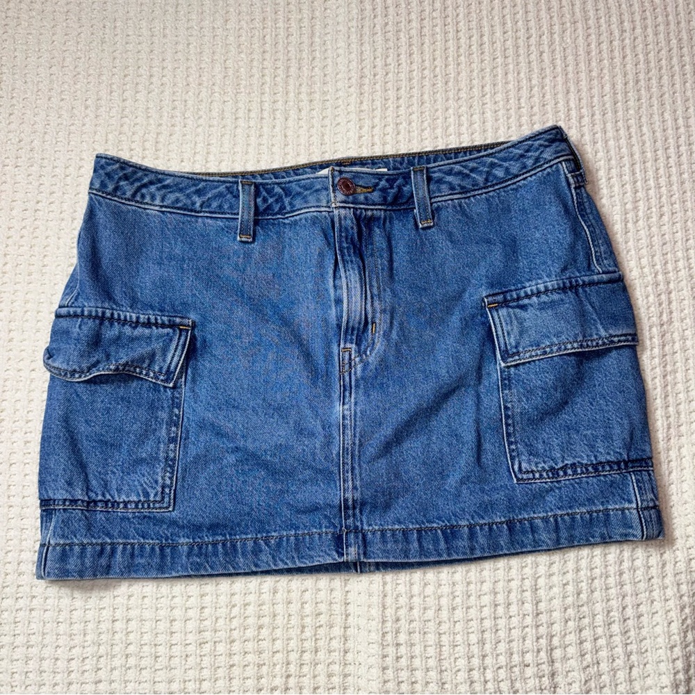 Levi’s Blue Denim cargo 
Mini Skirt with Pockets